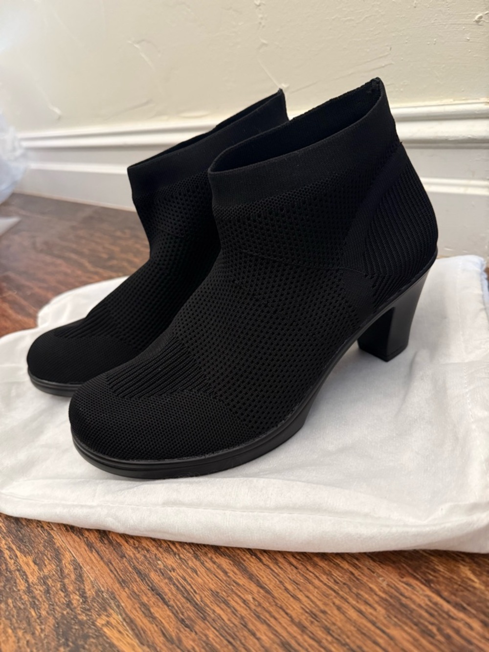 Bernie Mev Doll Boots Black Stretch Comfort Booties EU Size 40 (US 9) NEW